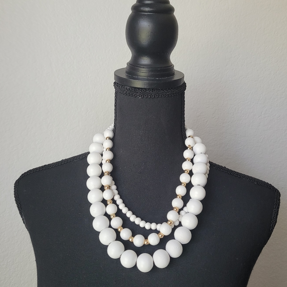 NWOT White & Gold Fashion Necklace